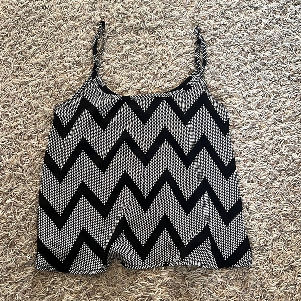 Black and gray tank
